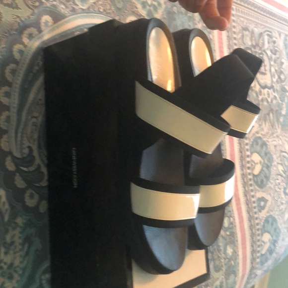 Sandals - Picture 3 of 5